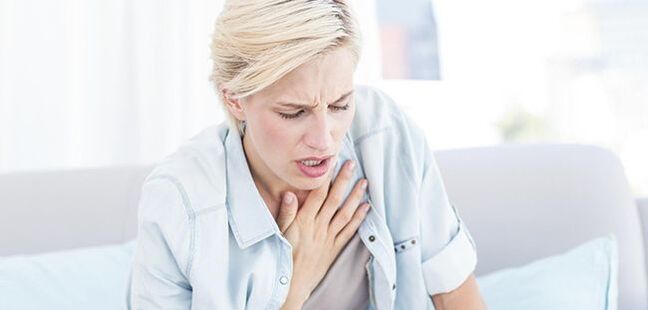 Bei Rippenfellentzündung, Herzerkrankungen und Interkostalneuralgie können Schmerzen unter dem linken Schulterblatt mit starker Atemnot einhergehen. 